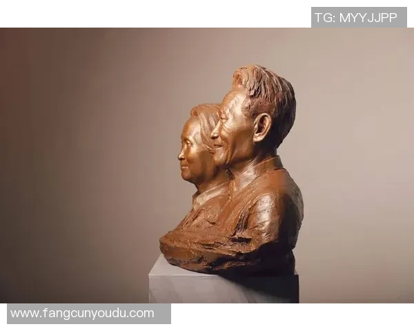 足球巨星雕塑艺术：凝聚运动精神与历史瞬间的完美呈现